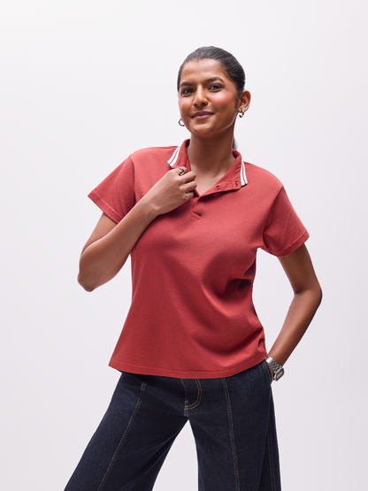 Woman wearing a Chestnut The Groove organic cotton T-shirt from Backpack Stereo front look.